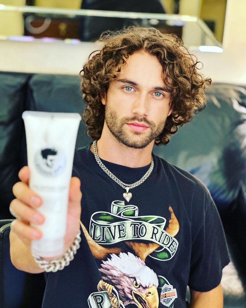 EMBRACE YOUR CURLS: TRANSFORM YOUR LOOK WITH AVENUE MAN & SERGIO SLAVNOV