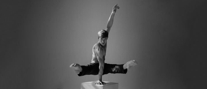 files/AvenueManAcrobat_cff1607a-72f5-4664-8a9b-78cec1bdf43b.jpg
